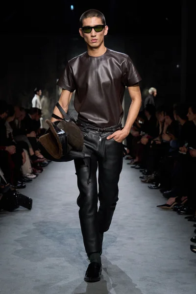 Look 19